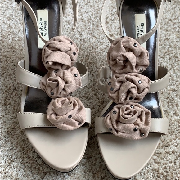 🛍 Vera Wang Stilettos-Like New Condition - Picture 2 of 7